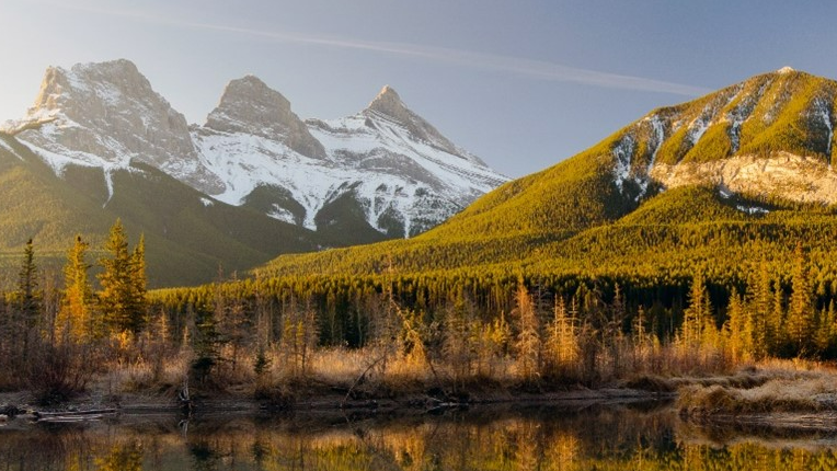Mountains by a lake.