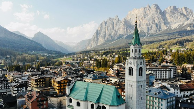 A picture of Cortina d'Ampezzo.