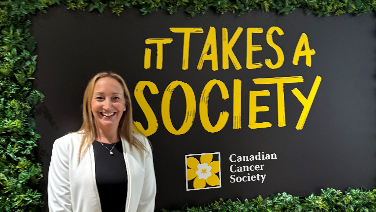 Meredith with Canadian Cancer Society Sign