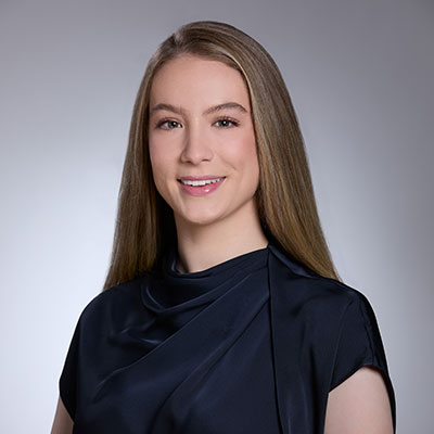 Klara Pelland Headshot