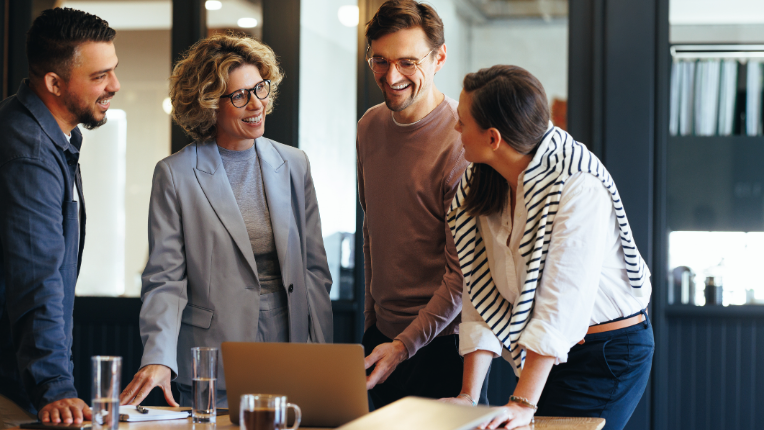 Réunion du conseiller avec les clients.