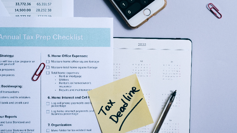 checklist, post it note stating tax deadline