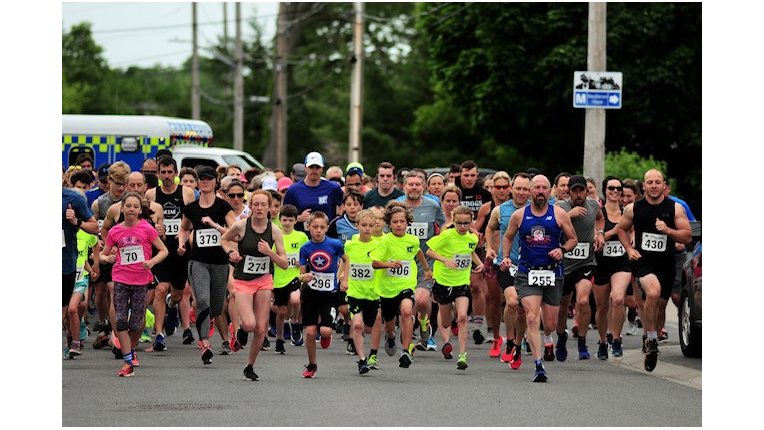 Runners of The Napanee Heritage Race racing