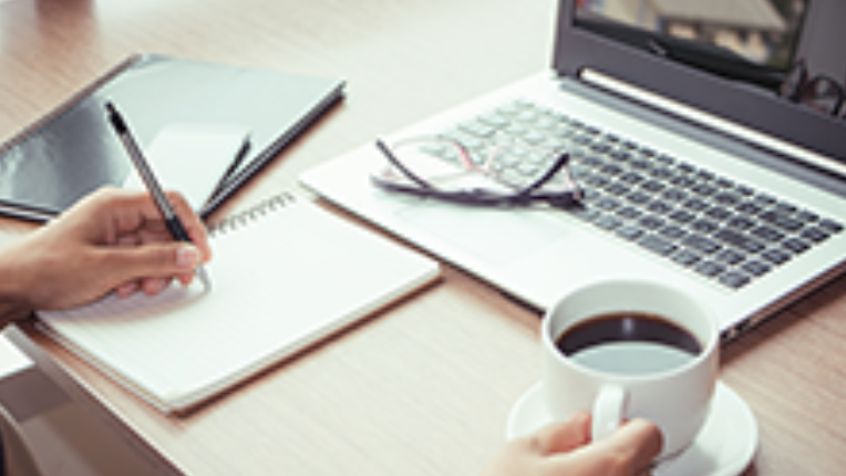 A client doing finance planning online