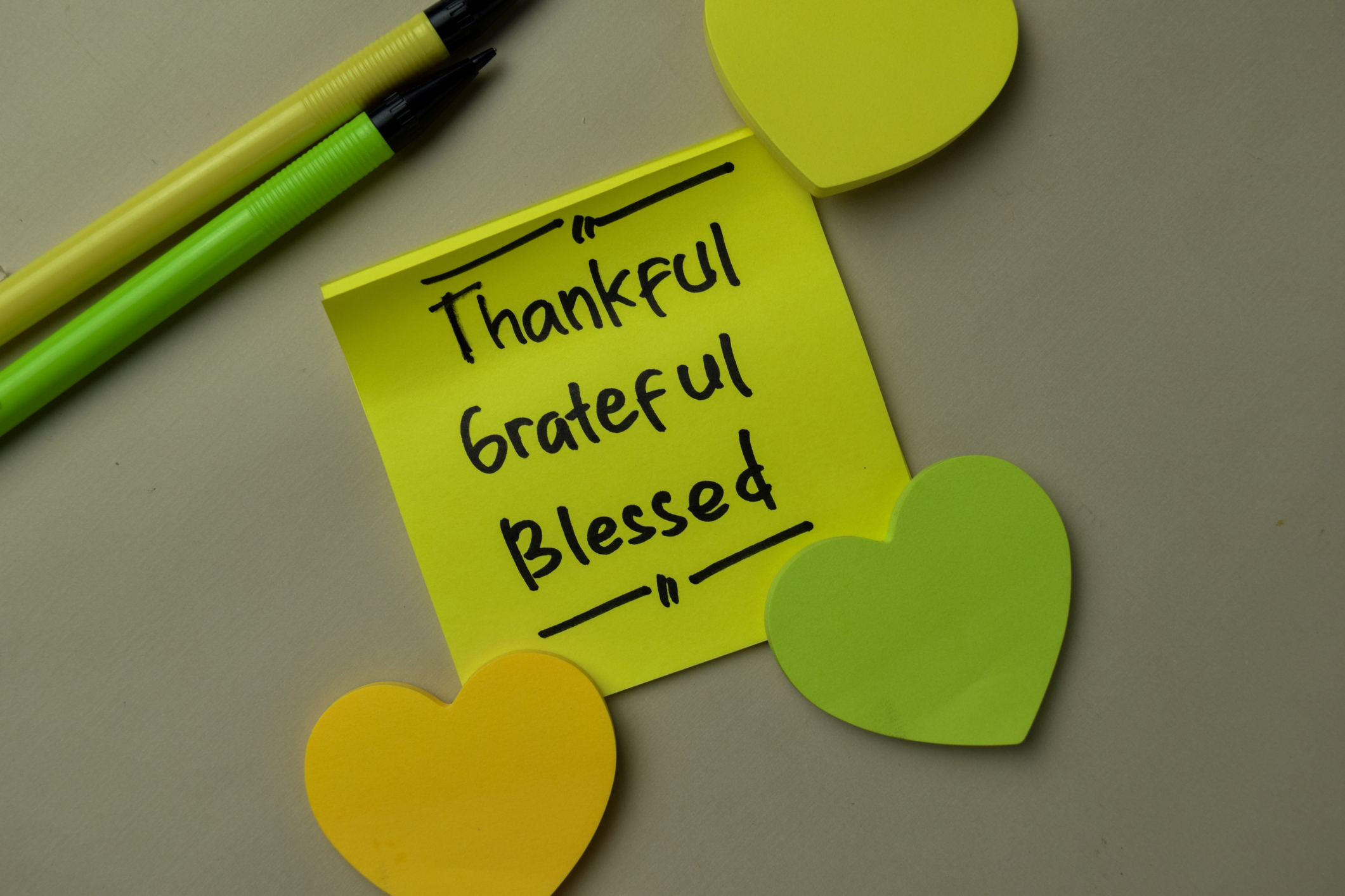 Sticky note that reads thankfuil, grateful, and blessed